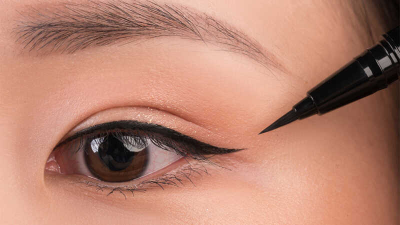 Mẹo kẻ eyeliner không lem